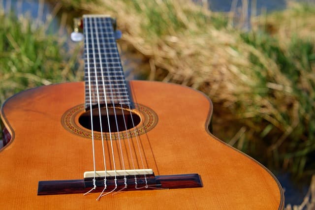Guide d'Achat Guitares Acoustiques – Meilleurs Modèles